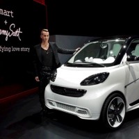 ロサンゼルス・モーターショー前日にお披露目されたジェレミー・スコット氏デザインの「smart for jeremyト」