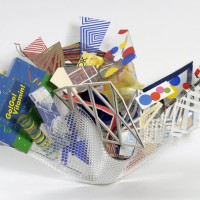 高坂正人《Return to Forever (Productopia)》2009年 ダンボール、木、プラスチック、MDF、アクリル、塗料、紙、ジュースの缶、テープ、不要になった製品包装サイズ可変展示風景：「キュビスムとオーストラリア美術」ハイド近代美術館、メルボルンPhoto: John Brash