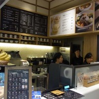 韓国伝統茶や健康スムージー、ビビンバなどのフード、ホットクケーキなどのスイーツ 等も販売