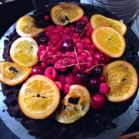 EATRIPのクラシックチョコレートケーキとオレンジ
