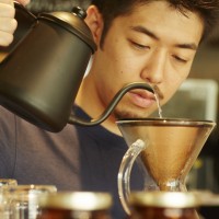 オーナーのもうひとり、加藤健宏さん。もともと、都内のコーヒーショップでバリスタとして活躍。縁があって松島さんと出会い、一緒に店をスタートさせることに。