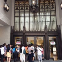 7月17日よりスタートした伊勢丹新宿店クリアランスセールでの正面玄関への行列