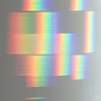 「虹の教会」積み上げられたクリスタルプリズムが乱反射しあっている