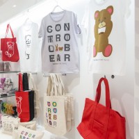 Control Bear STORE TOKYO限定のTシャツとトートバッグ