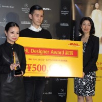 「ドレスドアンドレスド（DRESSEDUNDRESSED）」デザイナーの北澤武志氏（中央）と佐藤絵美子さん（左）