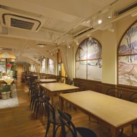 ロクシタン新宿店3階はカフェ