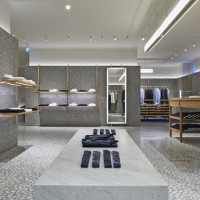 ヴァレンティノ、メンズ旗艦店をパリにオープン