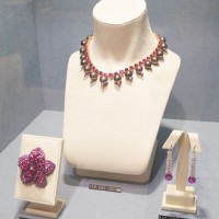 ユニークピース　黒蝶真珠のネックレス（3,305万4,000円）