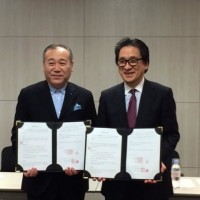 左より、クール・ジャパン推進機構太田伸之社長、ジェトロの石毛博行理事長