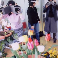 「ガリバースコープ」を使ったワークショップの様子 《クリニック》 エイチ・アイ・エス本社会議室（東京）、2001 年