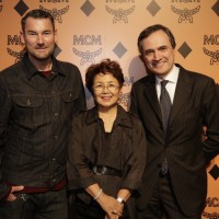 左から、 MCM グローバルクリエーティブディレクターのマイケル・ミシャルスキー氏、MCM Fashion Group Japan 代表取締役 加賀美由加里氏、MCM プロダクツ AG パオロ・フォンタネリCEO