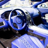 「コスチューム ナショナル」がデザインした世界に1台の特別車「アストンマーチン DBS クーペ ザガート センテニアル」