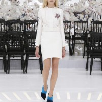 LOOK 31,OFF WHITE JACQUARD SILK PLEATED JACKET WITH OFF WHITE JACQUARD SILK SKIRT.