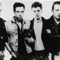 ジョー・ストラマーが結成していたバンド「ザ・クラッシュ」（左から）ポール・シムノン 、ミック・ジョーンズ、ピート・ハワード 、ジョー・ストラマー