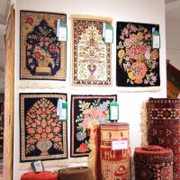 多様な柄を揃えるミニサイズのペルシア絨毯