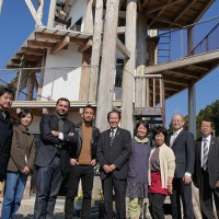 お披露目パーティー前日にジョルジョ・グラッシ・ダミアーニ副社長と中田氏は陸前高田の「みんなの家」を訪れた