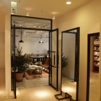 写真の複合スペース「&IMA」がバーニーズ ニューヨーク横浜店7階にオープン