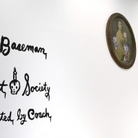 「コーチ」がカリフォルニアのアーティスト、ゲイゲイリー・ベースマンとコラボレーションをコレットで初お披露目