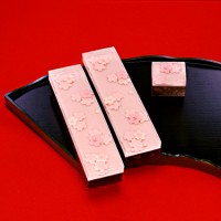 コレド桜WEEKSから「鶴屋吉信」の「花みやび」（1,620 円）