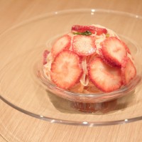 「あまおうとフルーツトマトの冷たいパスタ」(果実のスープ／コーヒーまたは紅茶付き、1,781円)