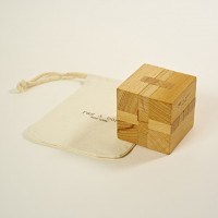 キッズコレクションの木製のキューブパズル（3,000円）
