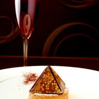 ヒルズ ダルマット「ピラミッドのレアチーズケーキ（葡萄のスパークリングワインor葡萄ジュース付）」（税込1,296円）
