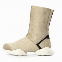 「Ankle Stretch Boot」のエクスクルーシブ