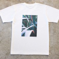 小浪次郎の作品がプリントされたTシャツ（5,800円）