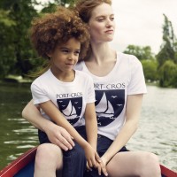 「プチバトー」がKonbiniとのコラボレーションによるTシャツコレクション「LES ESCALES PETIT BATEAU」を発売