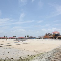 沖縄「美らSUNビーチ」にたたずむROOF TOP BAR