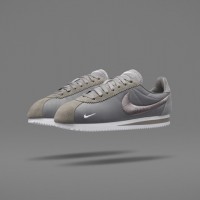 「ナイキ コルテッツ」をモダンに仕上げた「NikeLab CLASSIC CORTEZ」