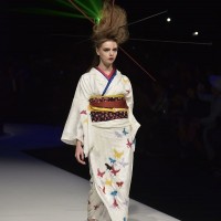 実は呉服屋の息子、ミュージシャンYOSHIKIの着物ブランド「YOSHIKIMONO」がランウェイデビュー