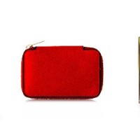 （左）iPhone6ケース（3万1,320円）、（中央）ラウンドジップミニウォレット（6万1,560円）、（右）名刺入れ（3万8,880円、4万1,040円）