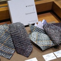 京都・近江屋の三軸（SANJIKU）からはネクタイやポケットチーフが紹介されている