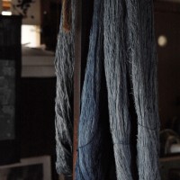 まつ江さんの工房に置いてあった藍の糸