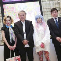 （左から）マドモワゼル・ユリア氏、天野喜孝氏、アローディア氏、三越銀座店長 浅賀誠氏