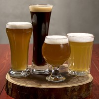 ごみを出さないという考え方を示すゼロ・ウェイストの理念を宿した徳島県上勝町で作られるオリジナルのクラフトビール4種を始めとした国内外のゲストビールの数々を提供