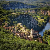「フランスの美しい村」に登録されたサンシルラポピー