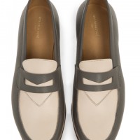 「Bi-color leather penny loafer」（stone×beige／6万円）