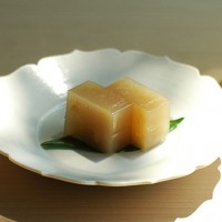 ヒガシヤが生姜を使用したこの時季ならではの「生姜羊羹」（1,600円）を発売