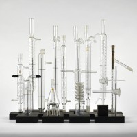 「Scientific Form-001」 2015年 50x 40 x65cm Laboratory Glassware （ガラス実験器具）