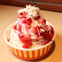 館内キャンペーン「レッド ブリック ヘルブスト」でYOKOHAMA BASHAMICHI ICEが提供する「スパゲッティあいす」（税込600円）