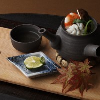 日本料理 和田倉の「和 －NAGOMI－」（2万1,600円）の9月のメイン「松茸の土瓶蒸し」