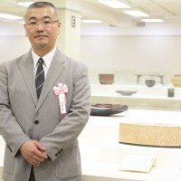 「曲線を出すのが難しかった」と日本工芸会総裁賞を受賞した丸山浩明さん