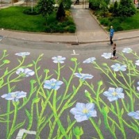 街中をにぎやかに彩るポップ・アート。活動家ローズワーズによる路面アート作品たち