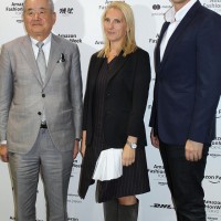 左から)日本ファッション・ウィーク推進機構の三宅正彦理事長、IMGキャサリン・ベネット（Katherine Bennett）シニアバイスプレジデント&マネージングディレクター、Amazon Fashionのジェームズ・ピーターズ（James Peters）ヴァイスプレジデント