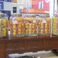 チャン・イー・ジャイの店内にあるお菓子の瓶