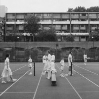 トム ブラウンが旗艦店ロンドンストアのオープンを記念して、、テニス カプセルコレクションを発表
