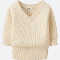 「コットンクロップドVネックセーター（7分袖）＋E」（2,990円）