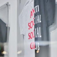 ANTI SOCIAL SOCIAL CLUBとのコラボによる会場限定Tシャツ「BE@RTEE」